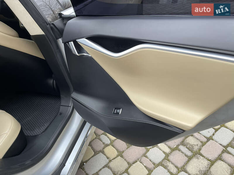 Лифтбек Tesla Model S 2017 в Запорожье