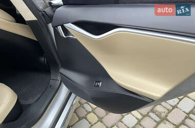 Лифтбек Tesla Model S 2017 в 