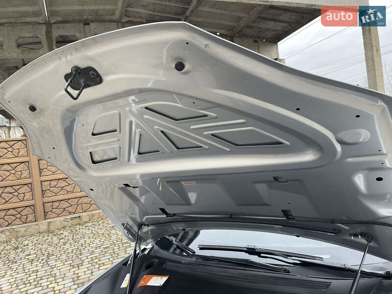 Лифтбек Tesla Model S 2017 в Запорожье
