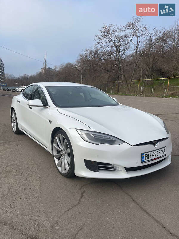 Tesla Model S 2016