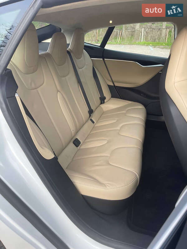 Лифтбек Tesla Model S 2016 в Одессе