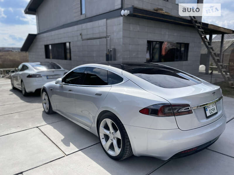 Лифтбек Tesla Model S 2018 в Луцке