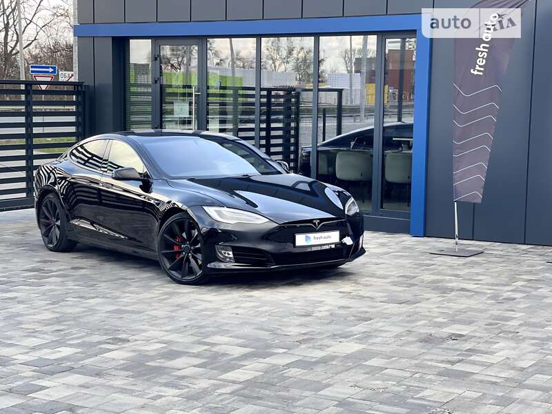 Лифтбек Tesla Model S 2018 в Ровно