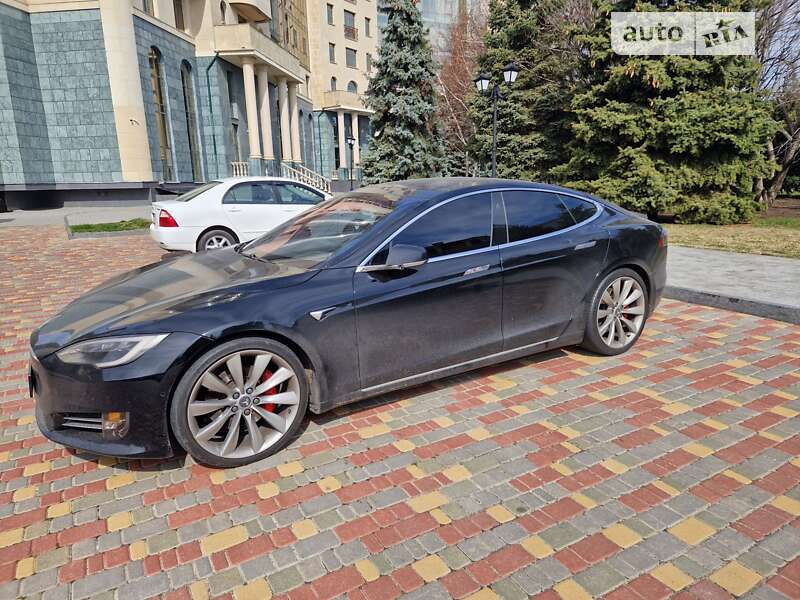 Лифтбек Tesla Model S 2017 в Одессе