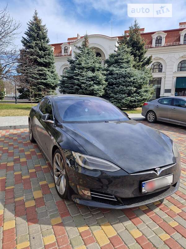 Лифтбек Tesla Model S 2017 в Одессе