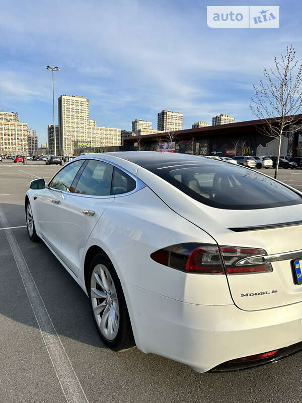 Лифтбек Tesla Model S 2017 в Киеве