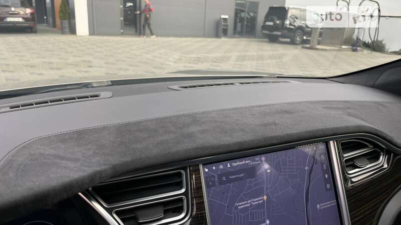 Лифтбек Tesla Model S 2016 в Хусте