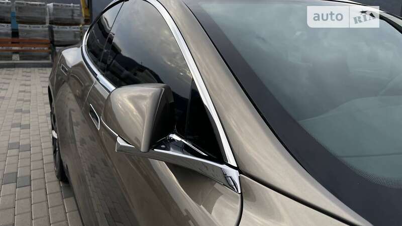 Лифтбек Tesla Model S 2016 в Хусте