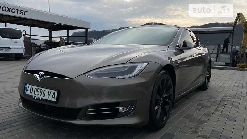 Лифтбек Tesla Model S 2016 в Хусте