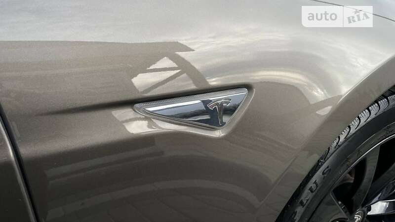 Лифтбек Tesla Model S 2016 в Хусте