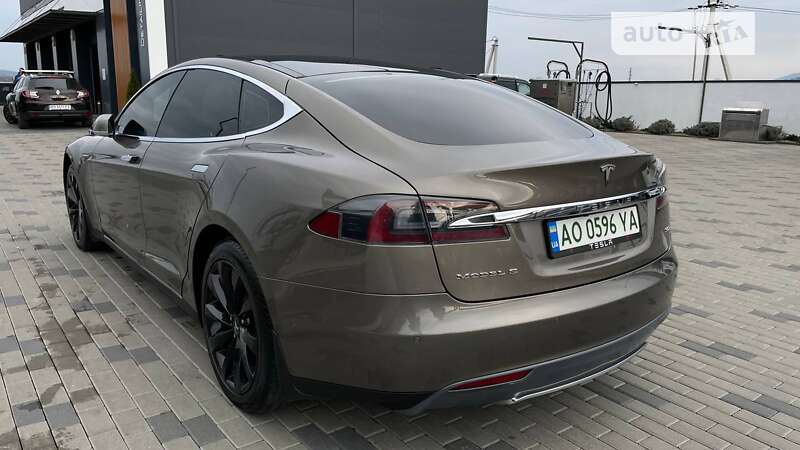 Лифтбек Tesla Model S 2016 в Хусте