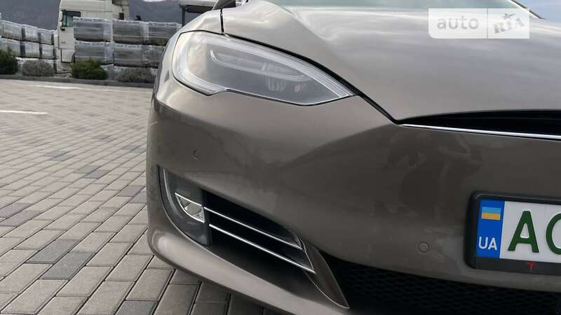 Лифтбек Tesla Model S 2016 в Хусте