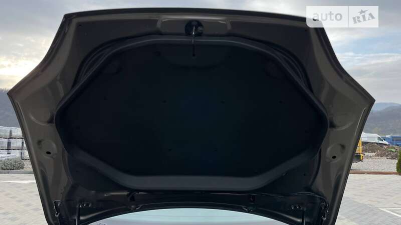 Лифтбек Tesla Model S 2016 в Хусте