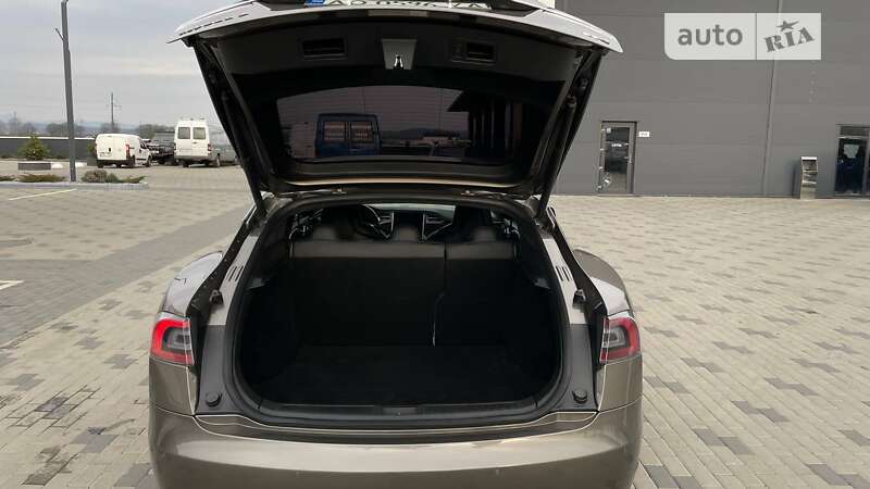 Лифтбек Tesla Model S 2016 в Хусте