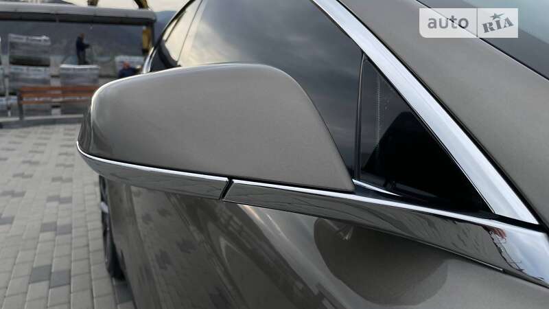 Лифтбек Tesla Model S 2016 в Хусте