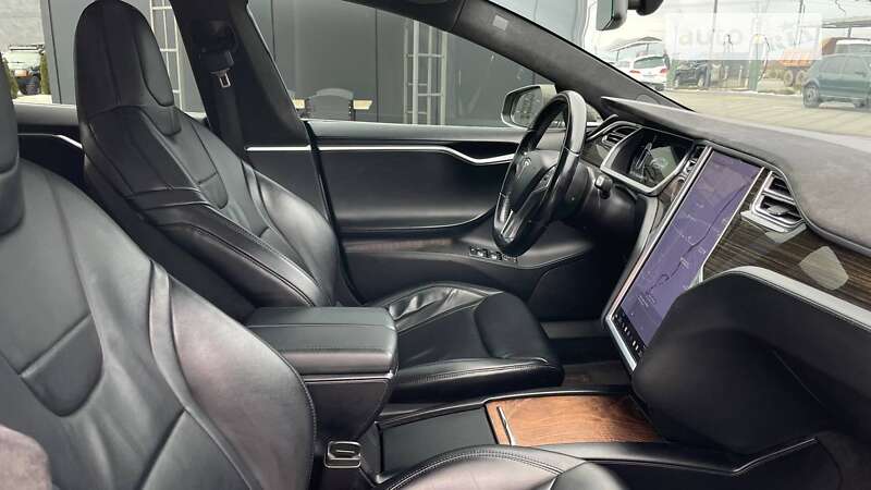 Лифтбек Tesla Model S 2016 в Хусте