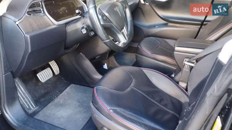 Лифтбек Tesla Model S 2013 в Львове