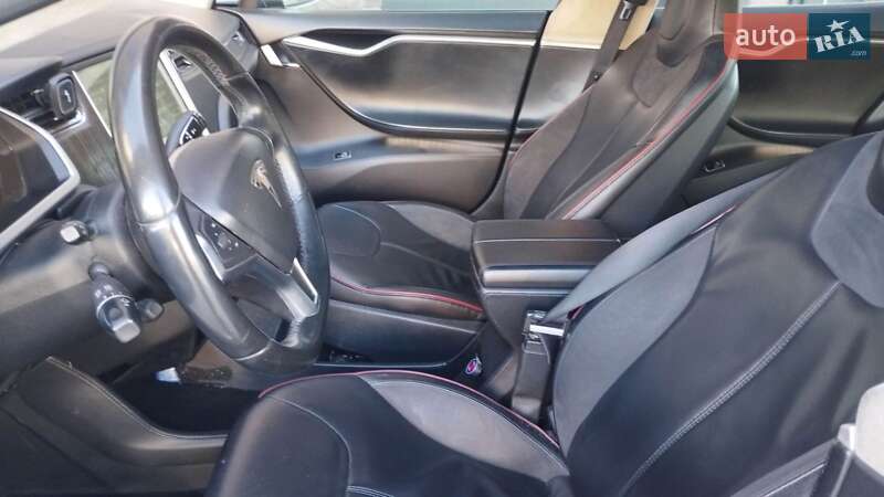 Лифтбек Tesla Model S 2013 в Львове