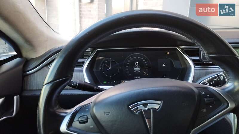 Лифтбек Tesla Model S 2013 в Львове