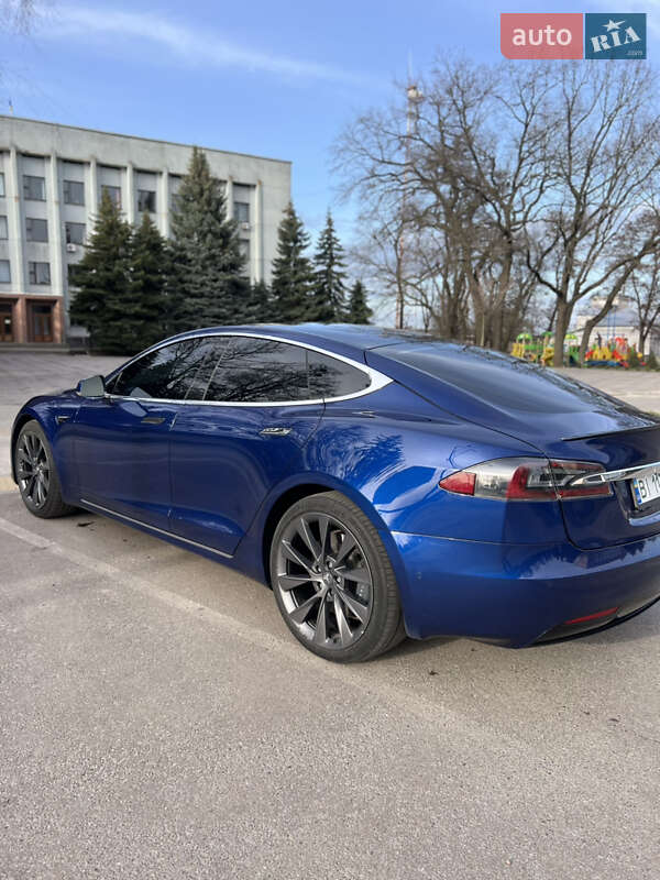 Лифтбек Tesla Model S 2019 в Киеве