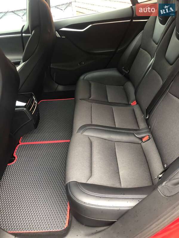 Лифтбек Tesla Model S 2017 в Тернополе