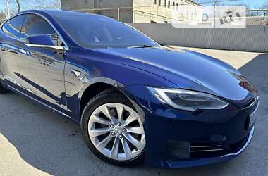 Лифтбек Tesla Model S 2017 в Кропивницком