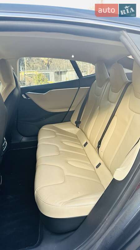 Ліфтбек Tesla Model S 2014 в Києві