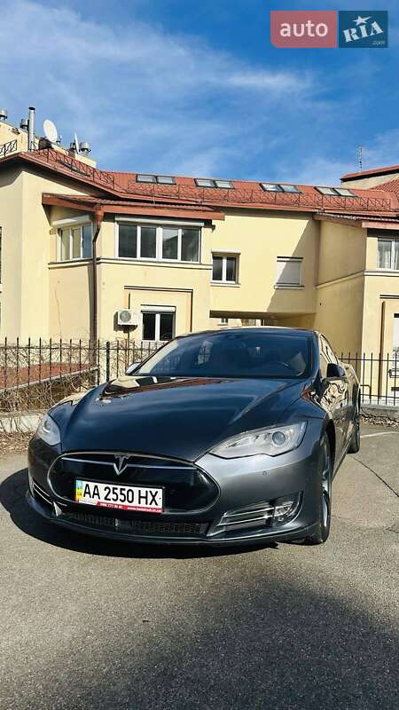 Ліфтбек Tesla Model S 2014 в Києві