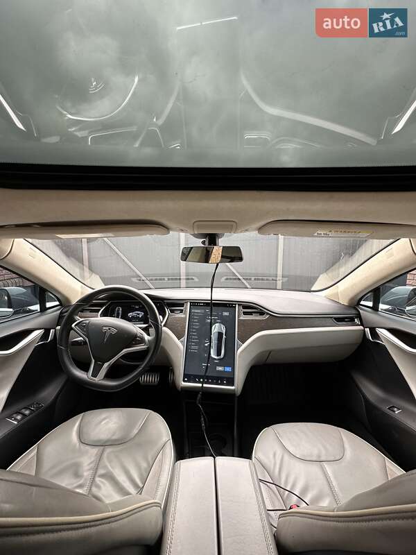 Лифтбек Tesla Model S 2013 в Черновцах