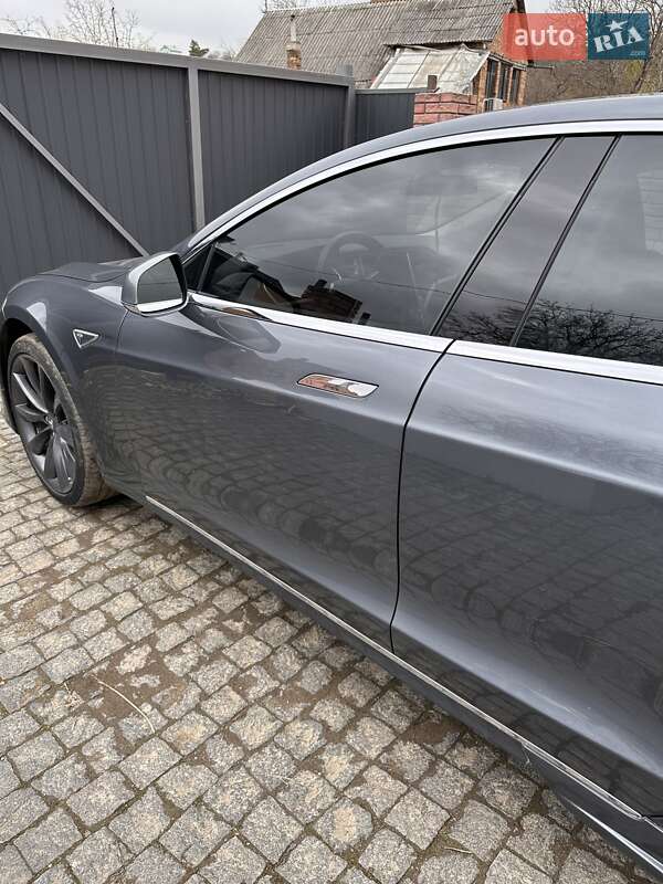 Лифтбек Tesla Model S 2013 в Черновцах