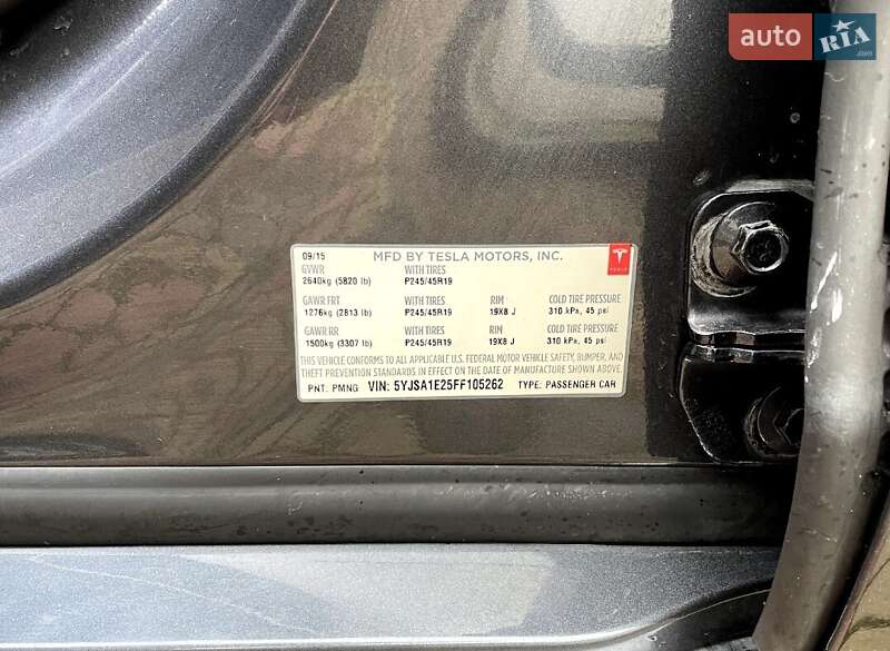 Лифтбек Tesla Model S 2015 в Мостиске