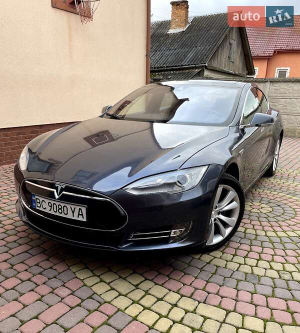 Ліфтбек Tesla Model S 2015 в Мостиській