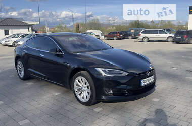Лифтбек Tesla Model S 2018 в Иршаве
