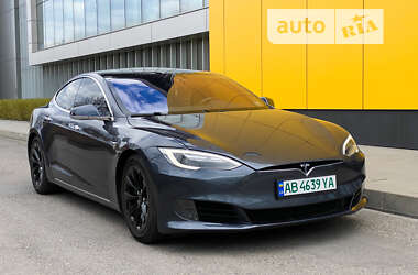 Лифтбек Tesla Model S 2017 в 