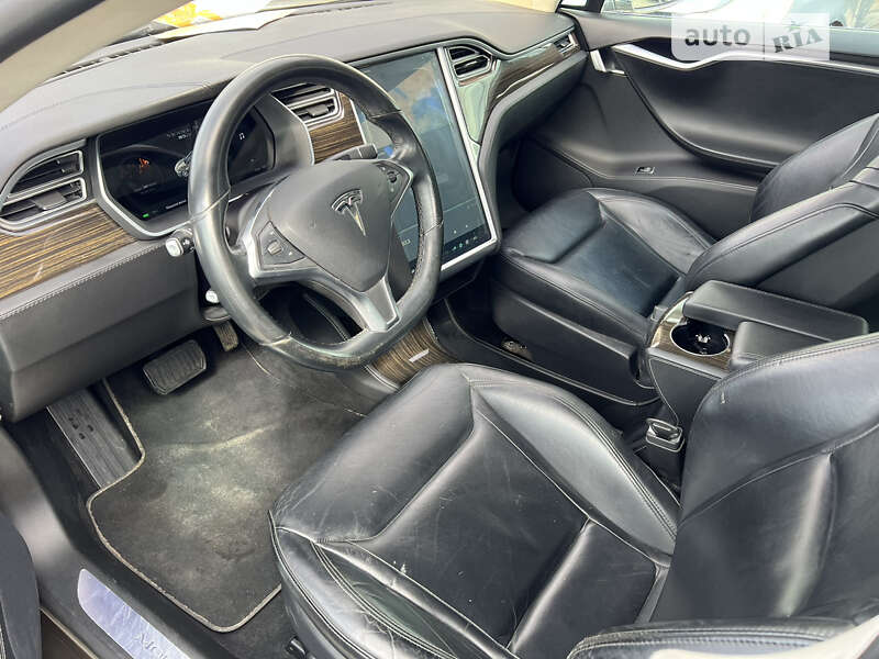 Лифтбек Tesla Model S 2015 в Полтаве