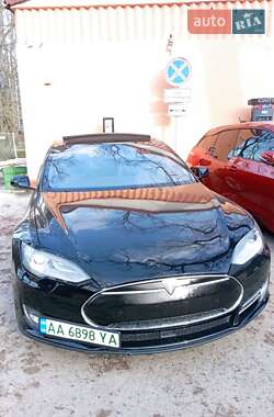 Лифтбек Tesla Model S 2015 в Киеве