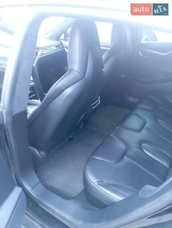 Лифтбек Tesla Model S 2015 в Киеве