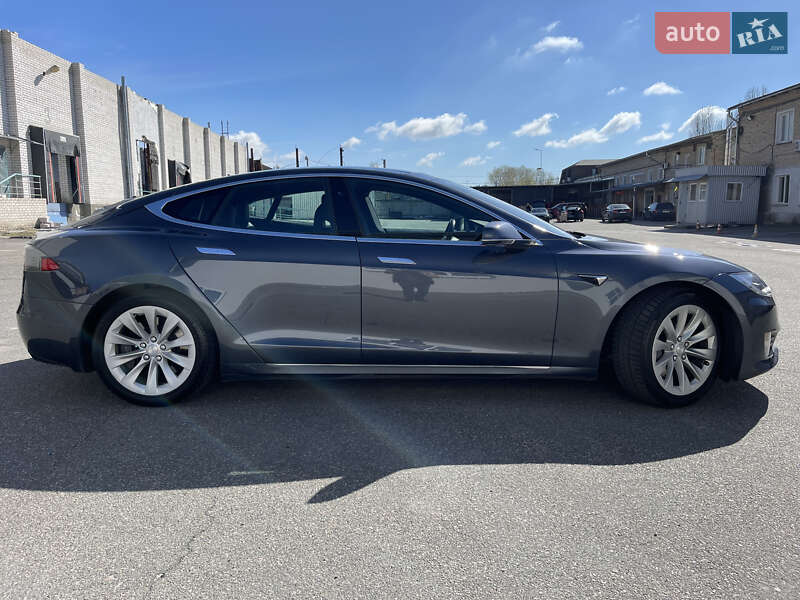 Лифтбек Tesla Model S 2018 в Буче