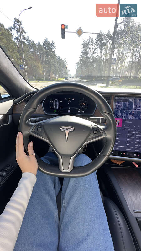 Лифтбек Tesla Model S 2018 в Буче