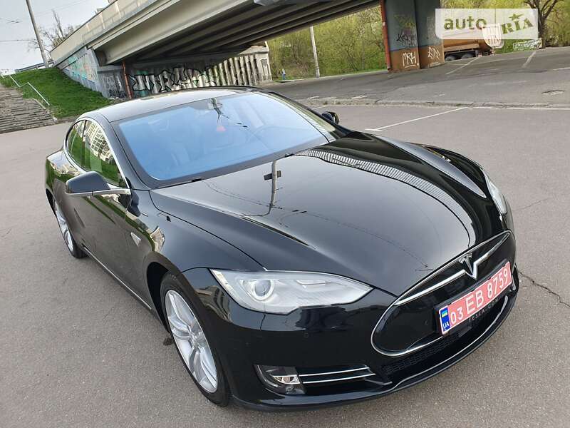 Ліфтбек Tesla Model S 2015 в Києві