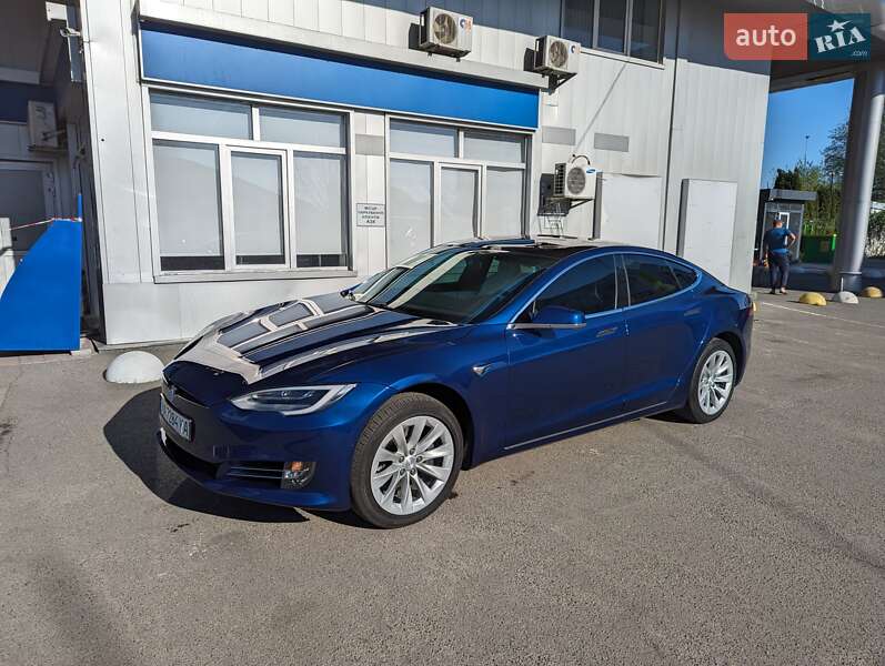 Лифтбек Tesla Model S 2018 в Киеве