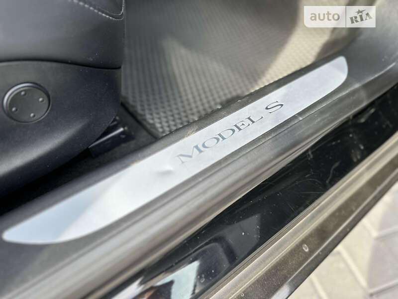 Ліфтбек Tesla Model S 2018 в Львові