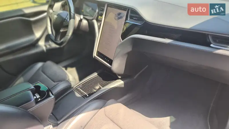 Лифтбек Tesla Model S 2018 в 