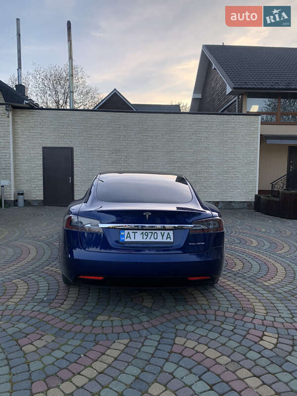 Лифтбек Tesla Model S 2019 в Косове