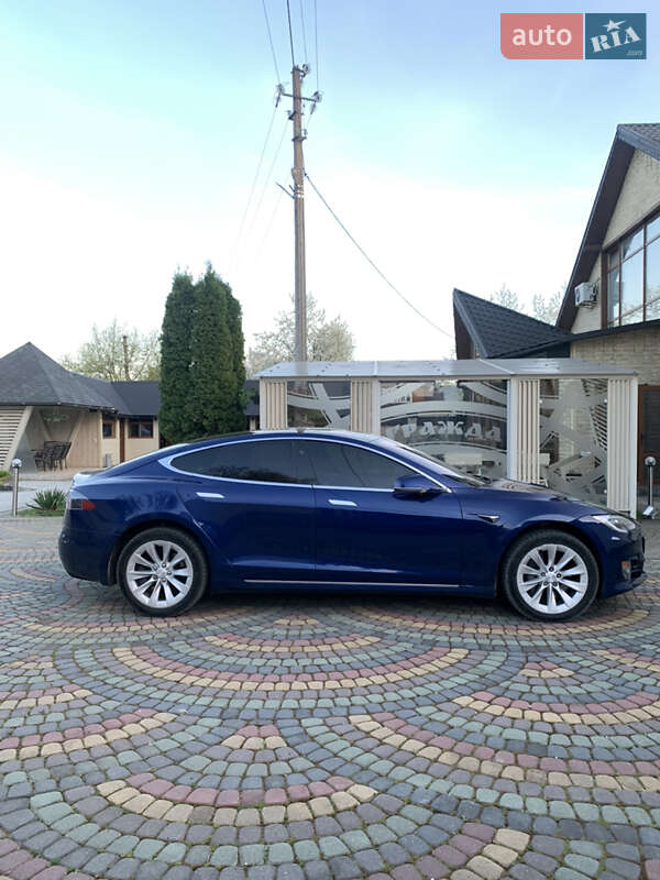 Лифтбек Tesla Model S 2019 в Косове