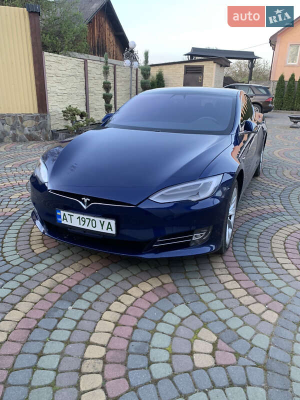 Лифтбек Tesla Model S 2019 в Косове