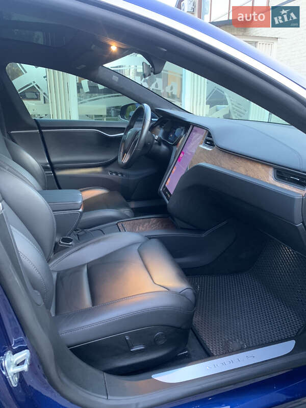 Лифтбек Tesla Model S 2019 в Косове