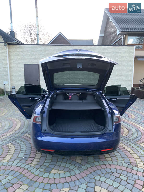 Лифтбек Tesla Model S 2019 в Косове