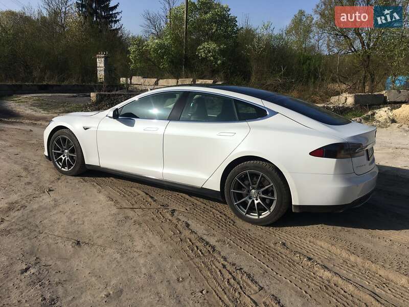 Ліфтбек Tesla Model S 2014 в Перемишлянах фото 3 Ліфтбек Tesla Model S 2014 в Перемишлянах