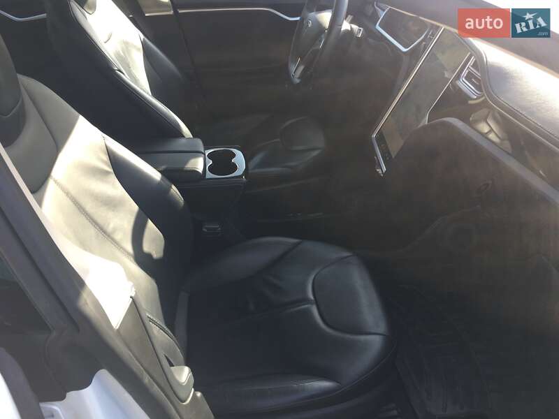 Ліфтбек Tesla Model S 2014 в Перемишлянах фото 21 Ліфтбек Tesla Model S 2014 в Перемишлянах